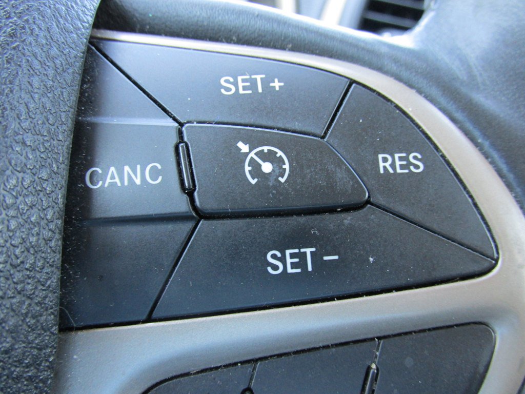 Used 2014 Jeep Cherokee Limited AWD/4WD image 16