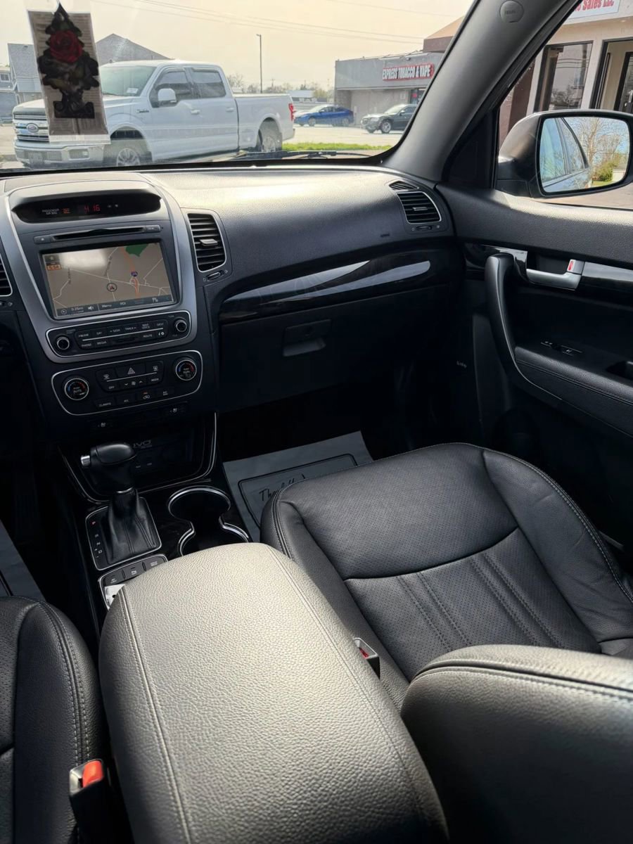 Used 2015 Kia Sorento SX image 18