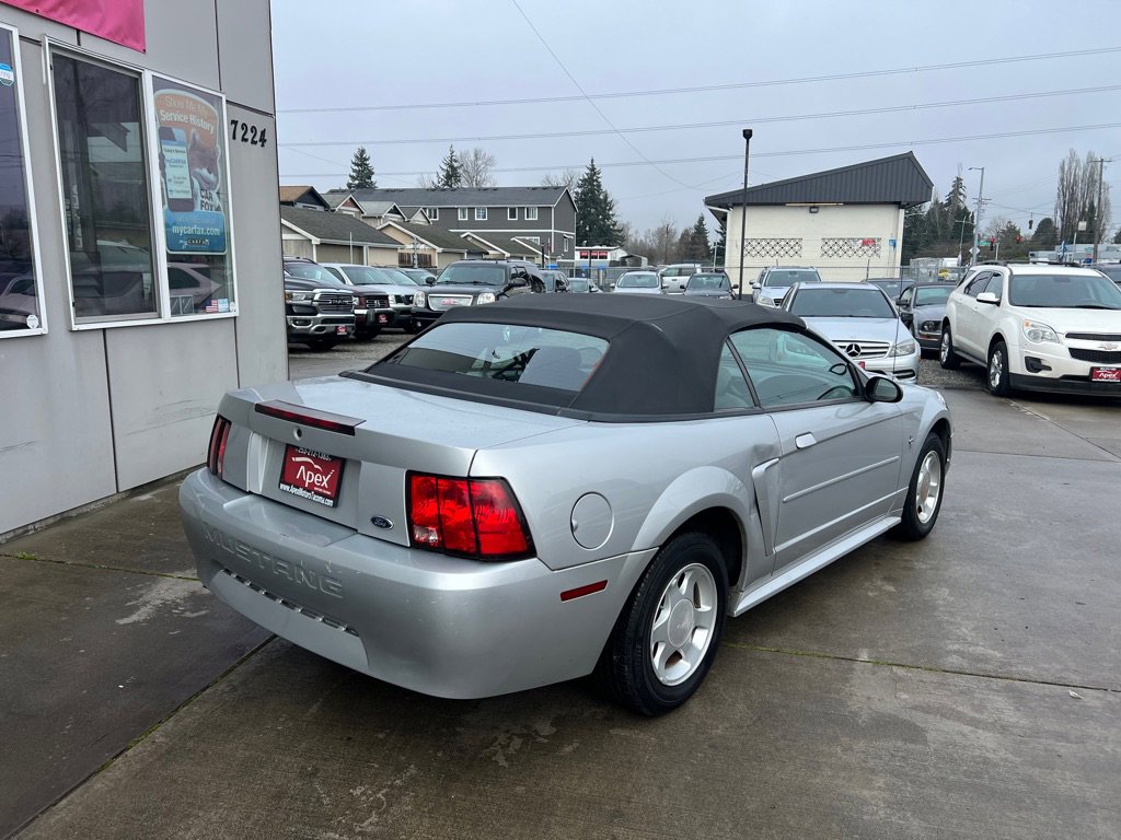 Used 2000 Ford Mustang Convertible RWD image 7
