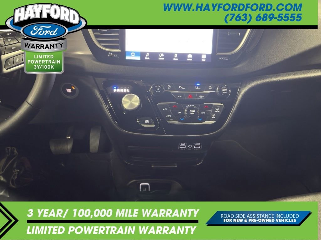 Used 2025 Chrysler Pacifica Select FWD image 19