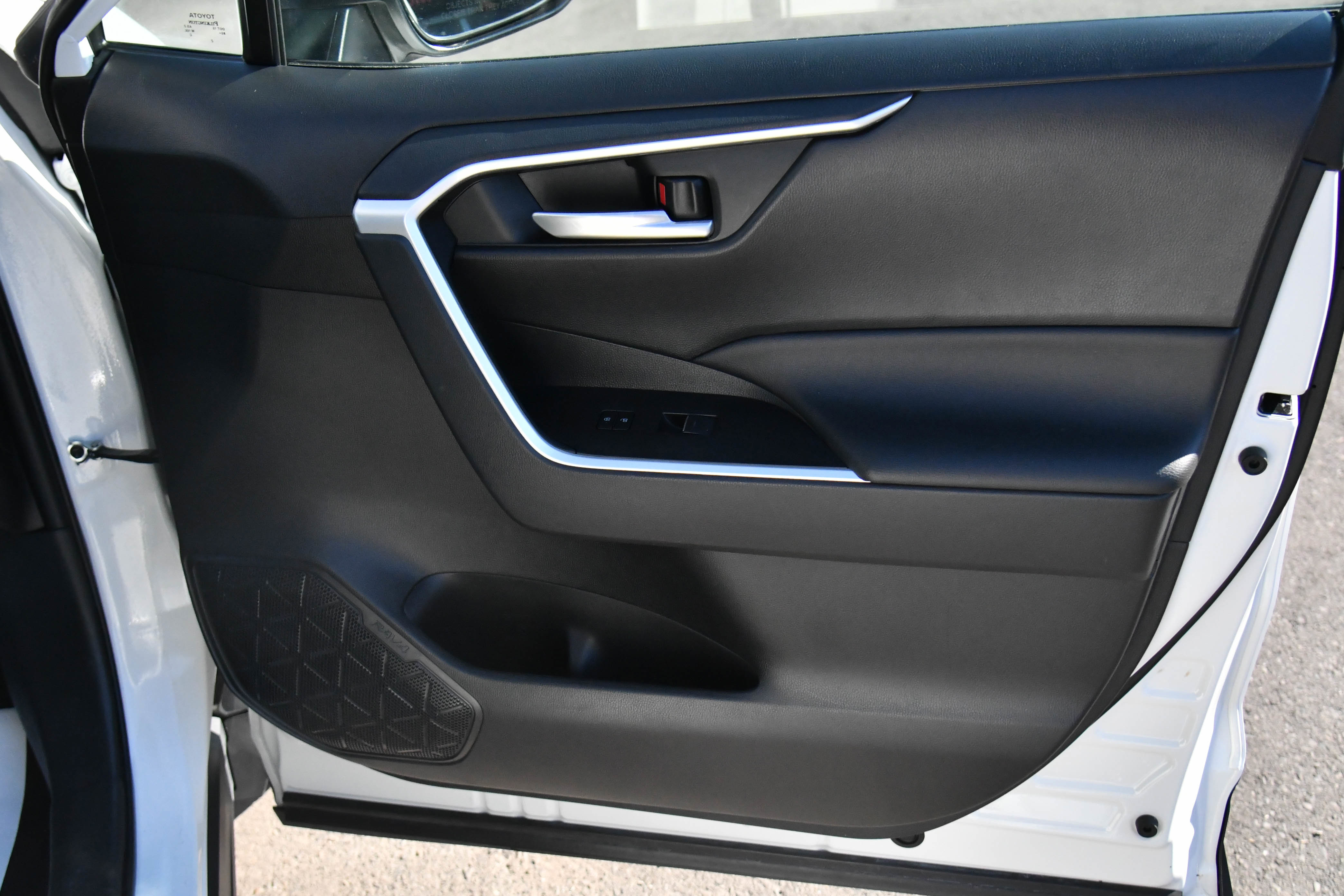 Used 2024 Toyota RAV4 XLE image 42