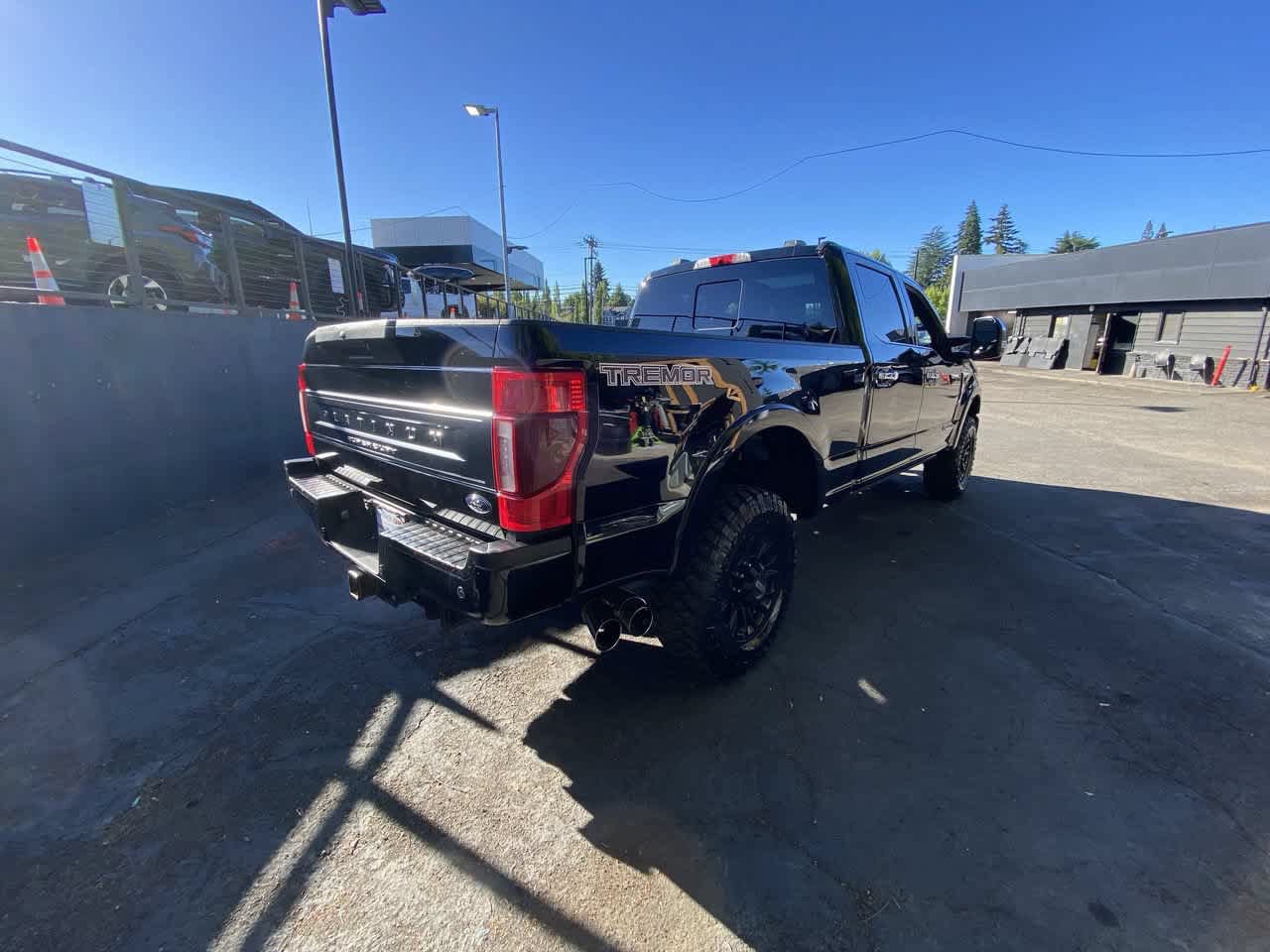 Used 2022 Ford F250 Platinum w/ Tremor Off-Road Package AWD/4WD image 6