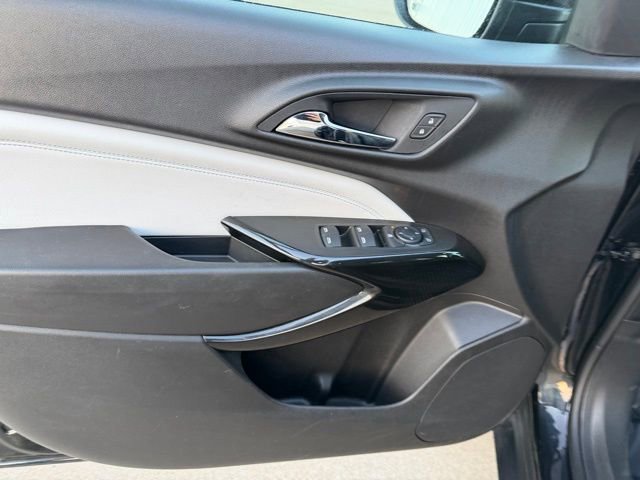 Used 2025 Chevrolet Trax LT w/ LT Convenience Package image 15