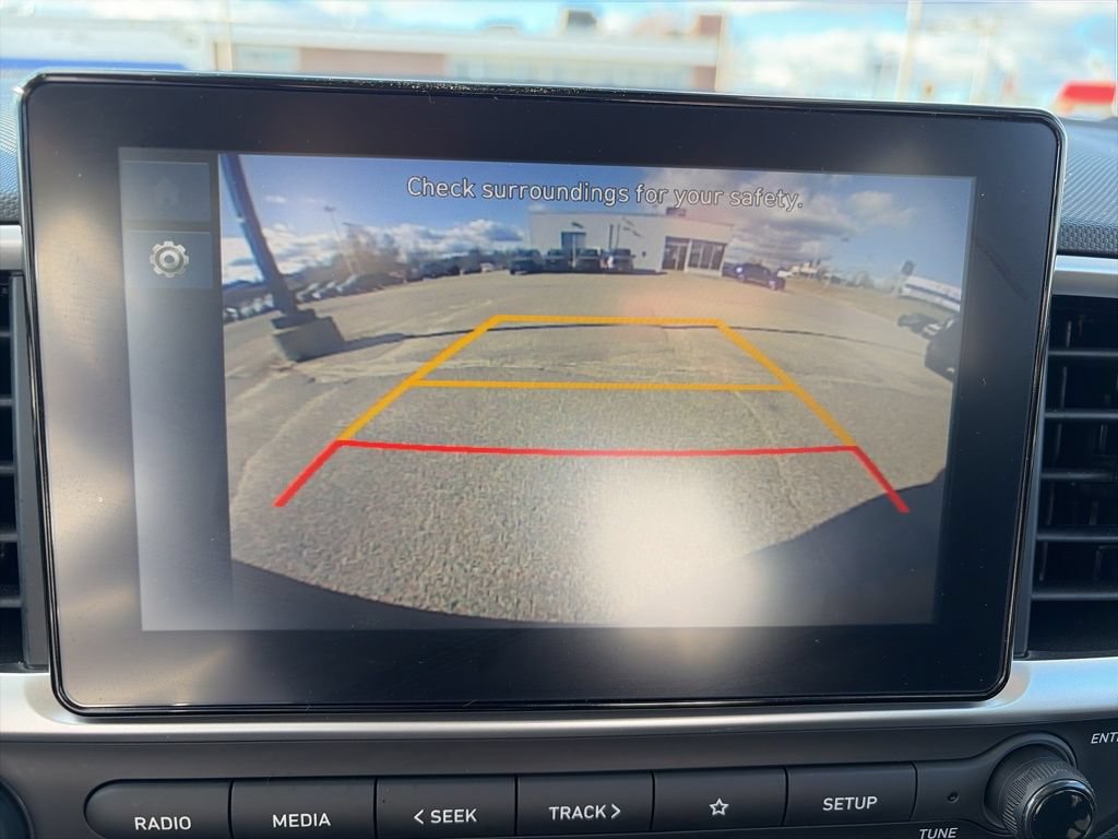 Certified 2025 Hyundai Venue SE FWD image 18