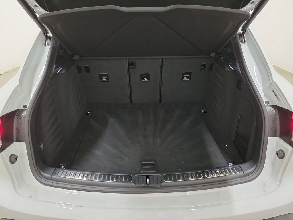 Used 2025 Porsche Macan image 9