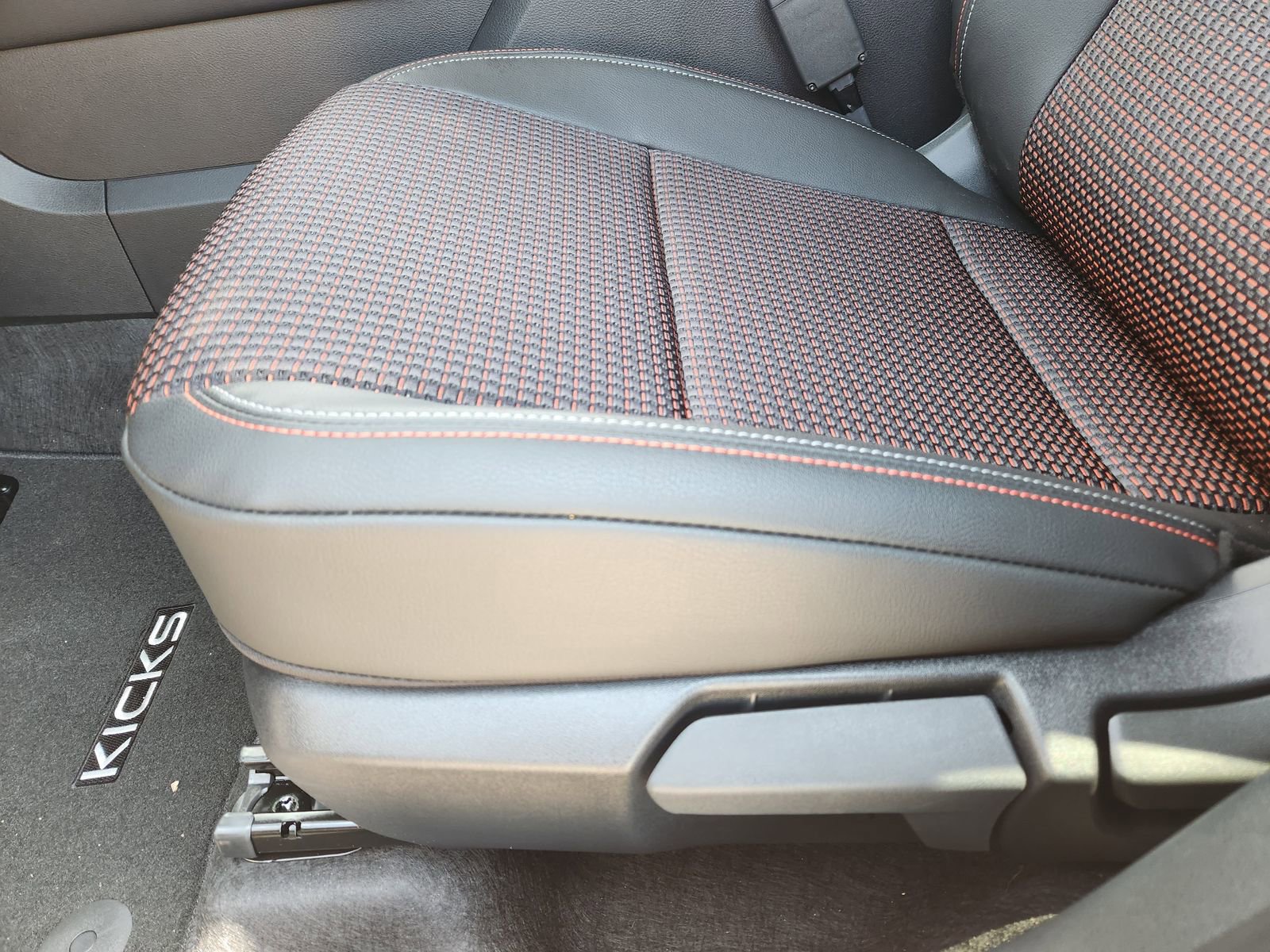 New 2026 Nissan Kicks SR image 20