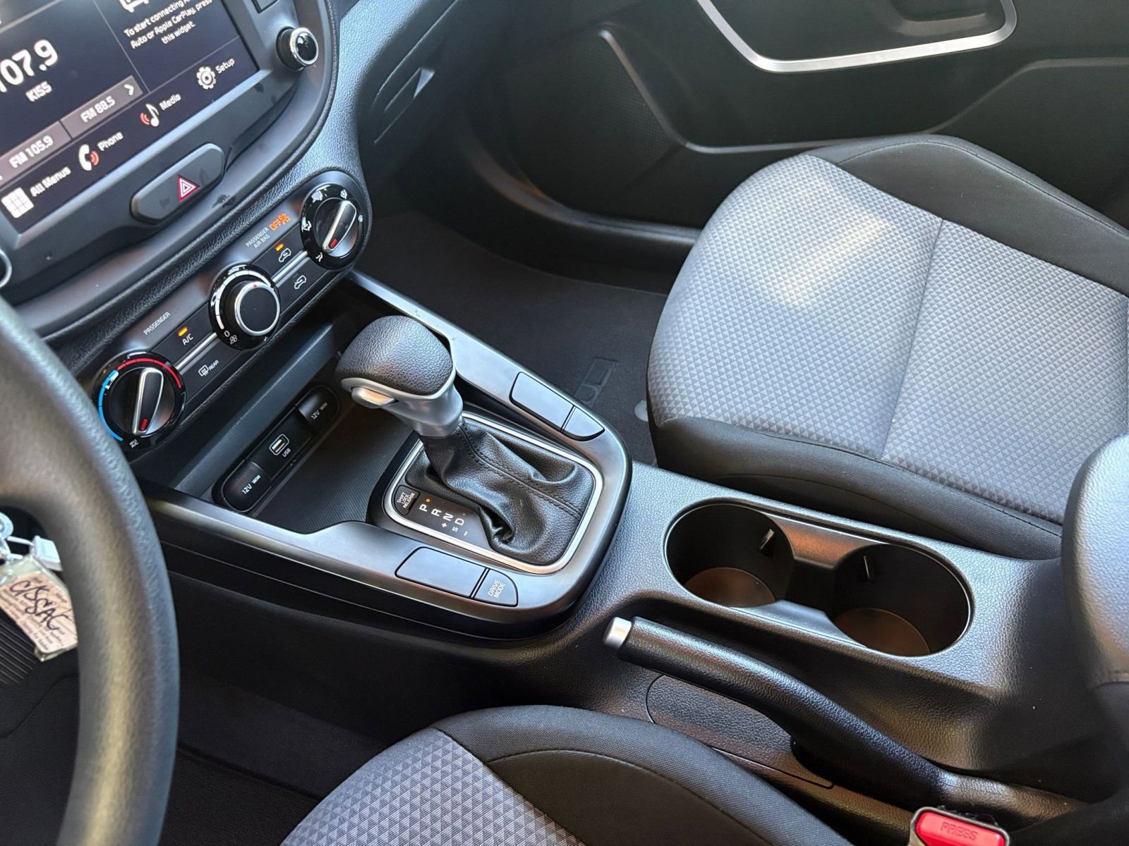 Used 2025 Kia Soul LX w/ LX Technology Package FWD image 39
