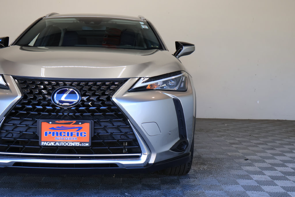 Used 2021 Lexus UX 250h w/ Accessory Package (Z1) AWD/4WD image 5