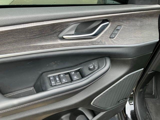 Used 2024 Jeep Grand Cherokee Limited w/ Luxury Tech Group II AWD/4WD image 8