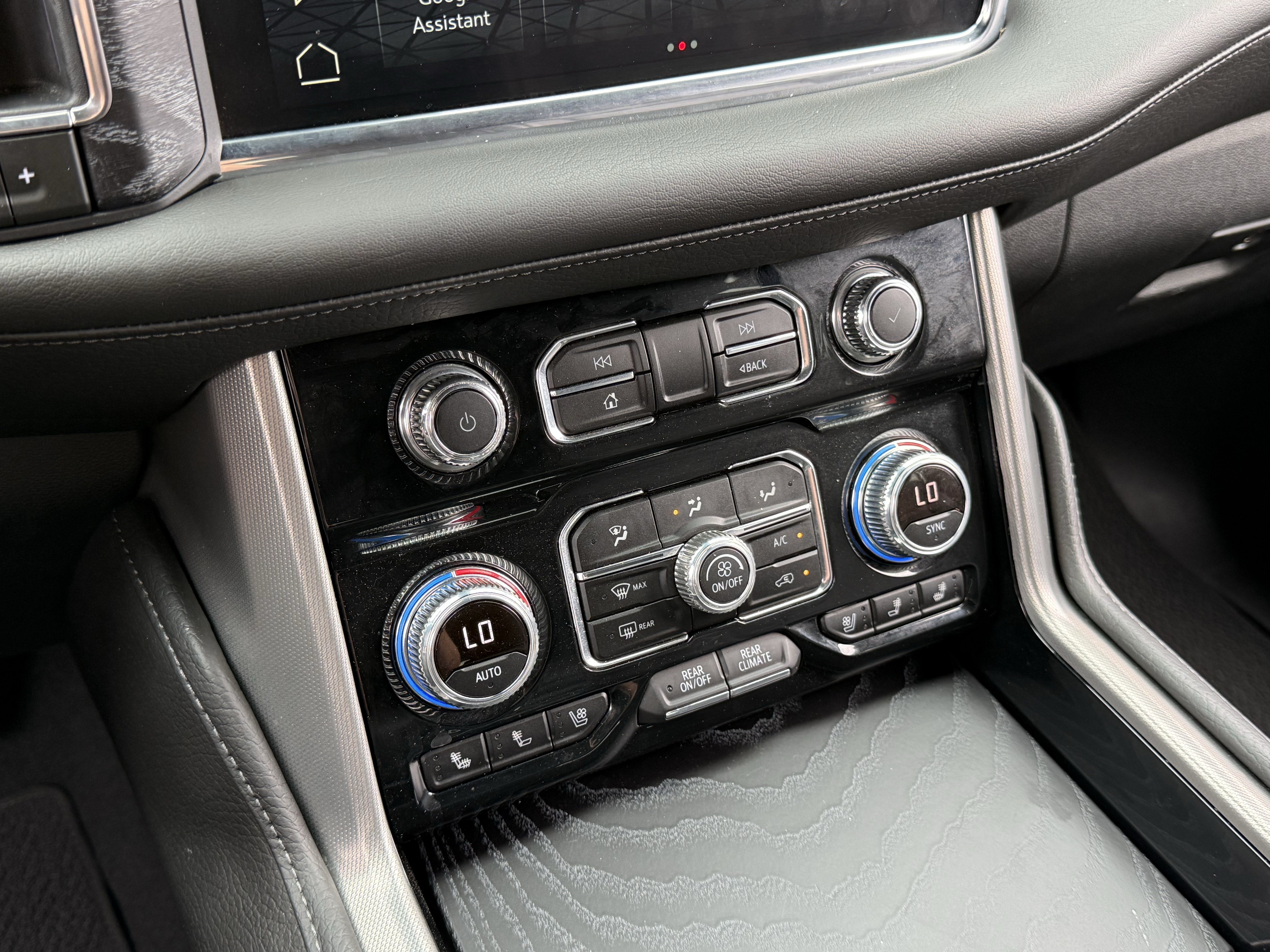 Used 2023 GMC Yukon Denali AWD/4WD image 29