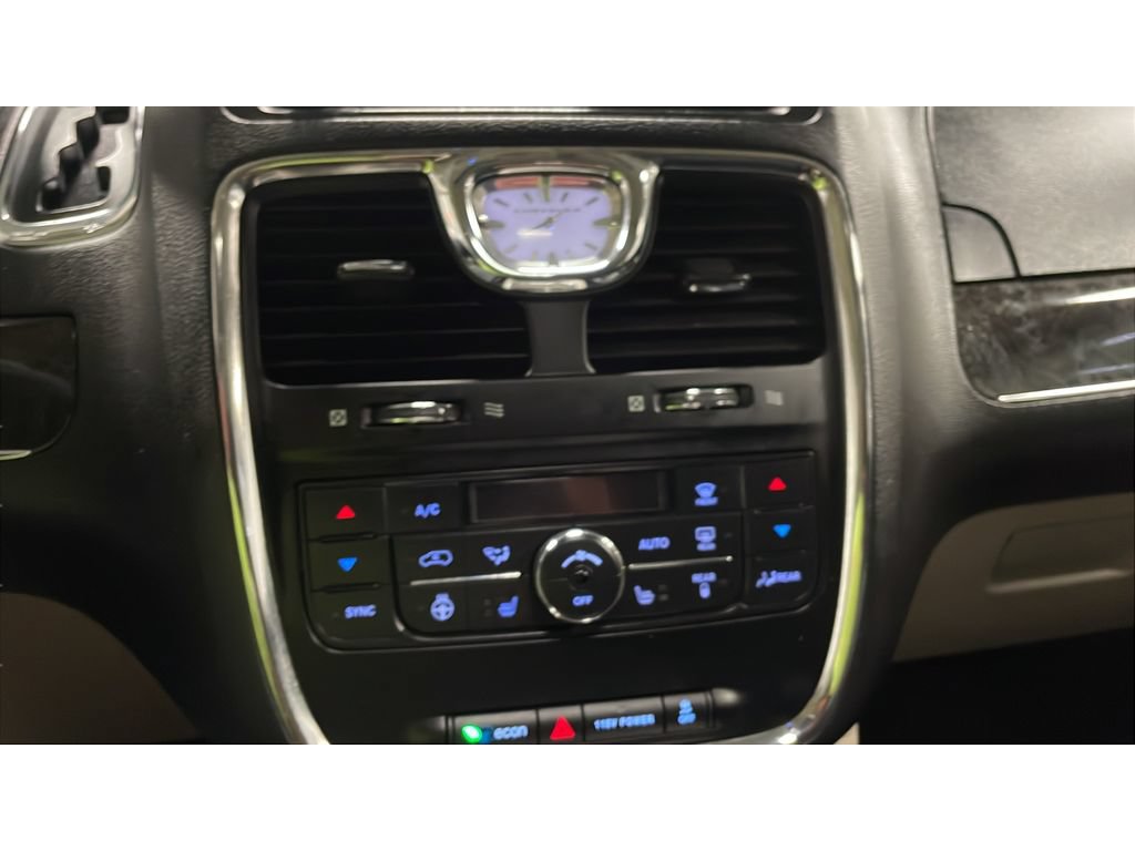 Used 2015 Chrysler Town & Country Limited Platinum FWD image 14