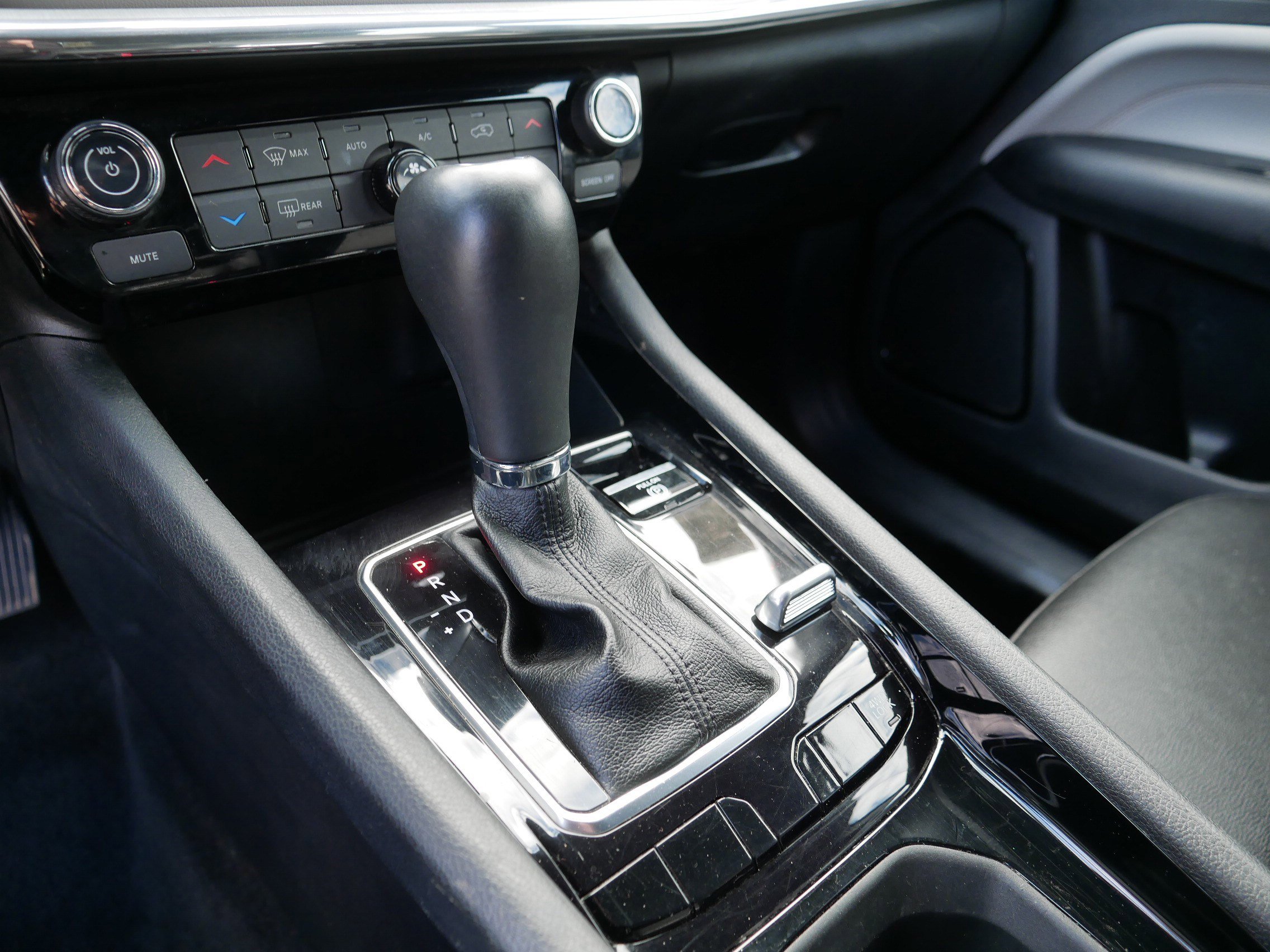 Used 2024 Jeep Compass Limited image 24