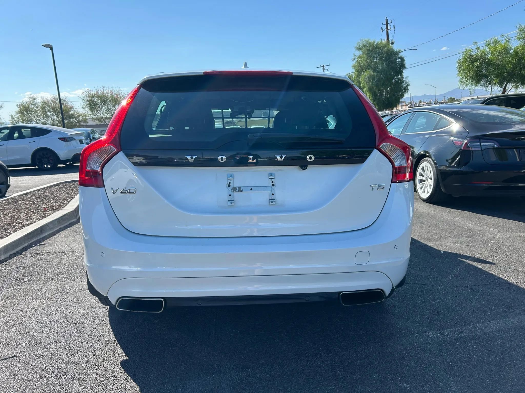 Used 2016 Volvo V60 T5 Platinum image 5