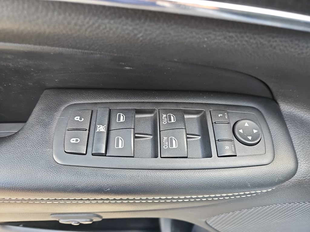 Used 2015 Jeep Grand Cherokee Limited w/ Luxury Group II AWD/4WD image 34