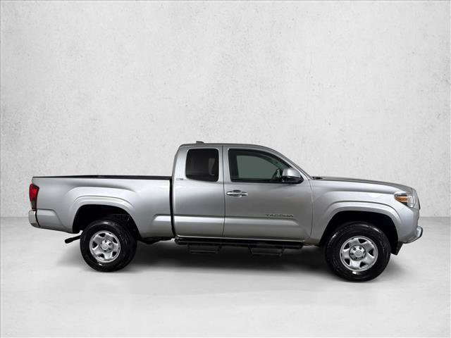 Used 2022 Toyota Tacoma SR5 RWD image 2