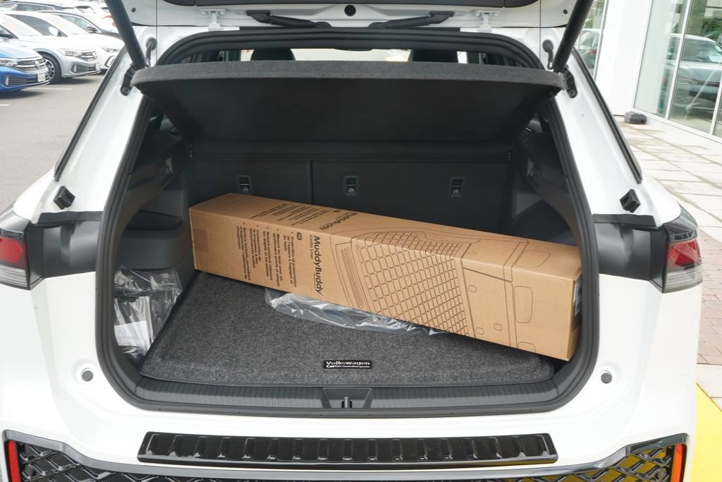 New 2026 Volkswagen Tiguan SE R-Line FWD image 11
