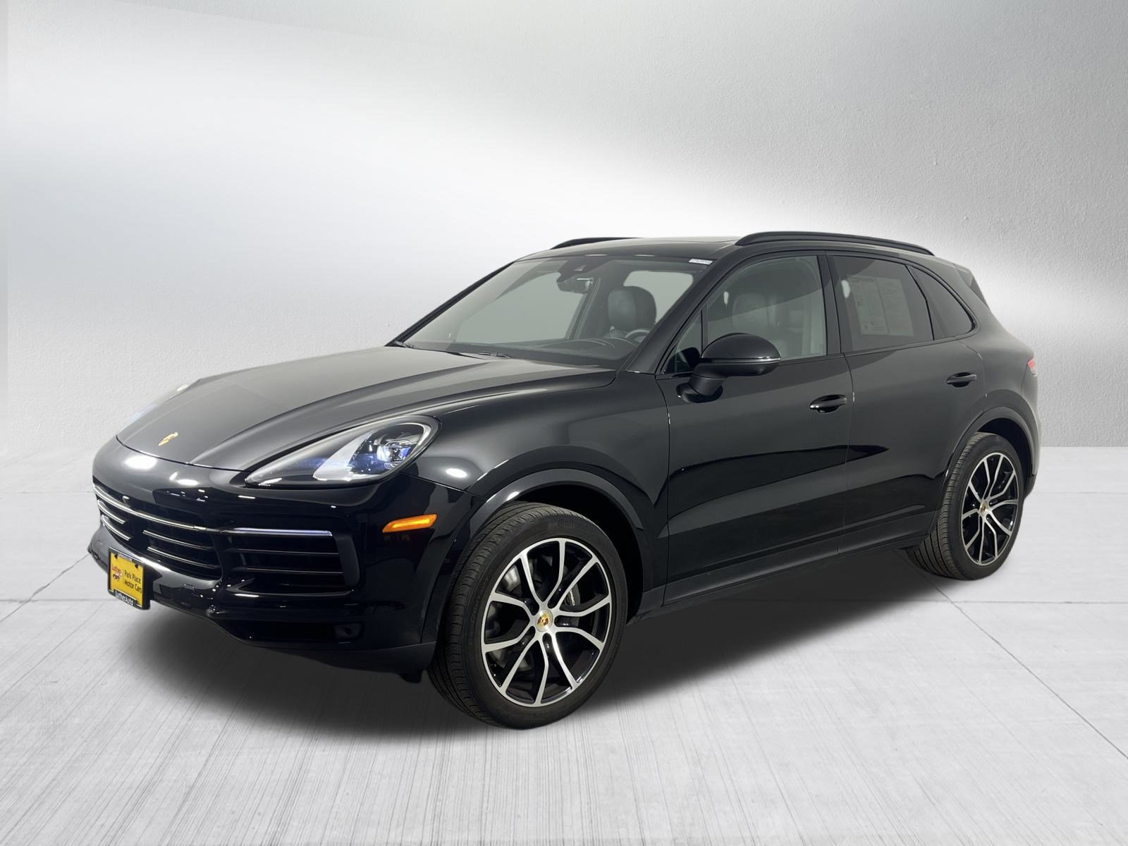 Used 2023 Porsche Cayenne Platinum Edition image 3