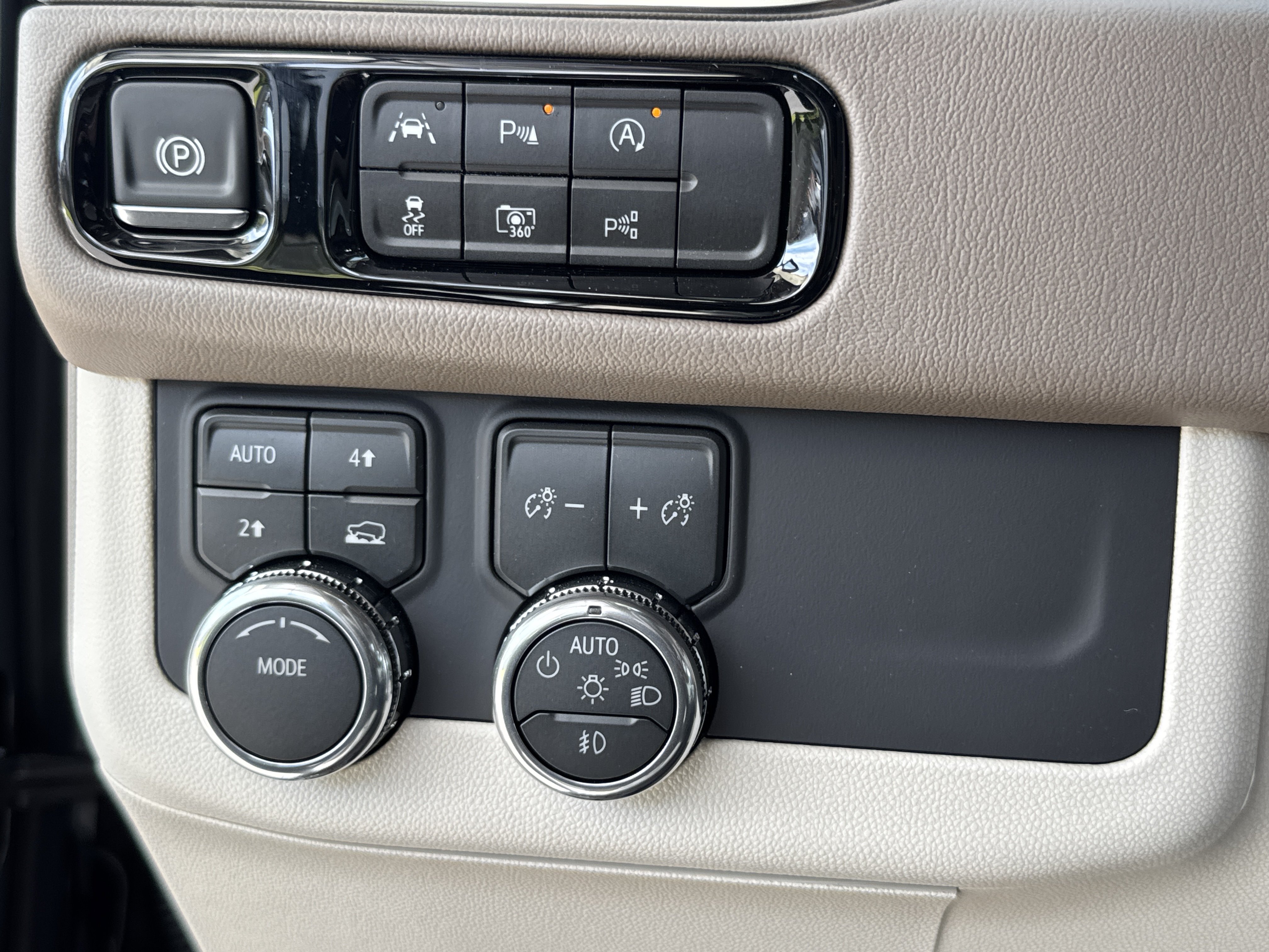 New 2026 GMC Yukon Denali w/ Sun & Power Step Package AWD/4WD image 19