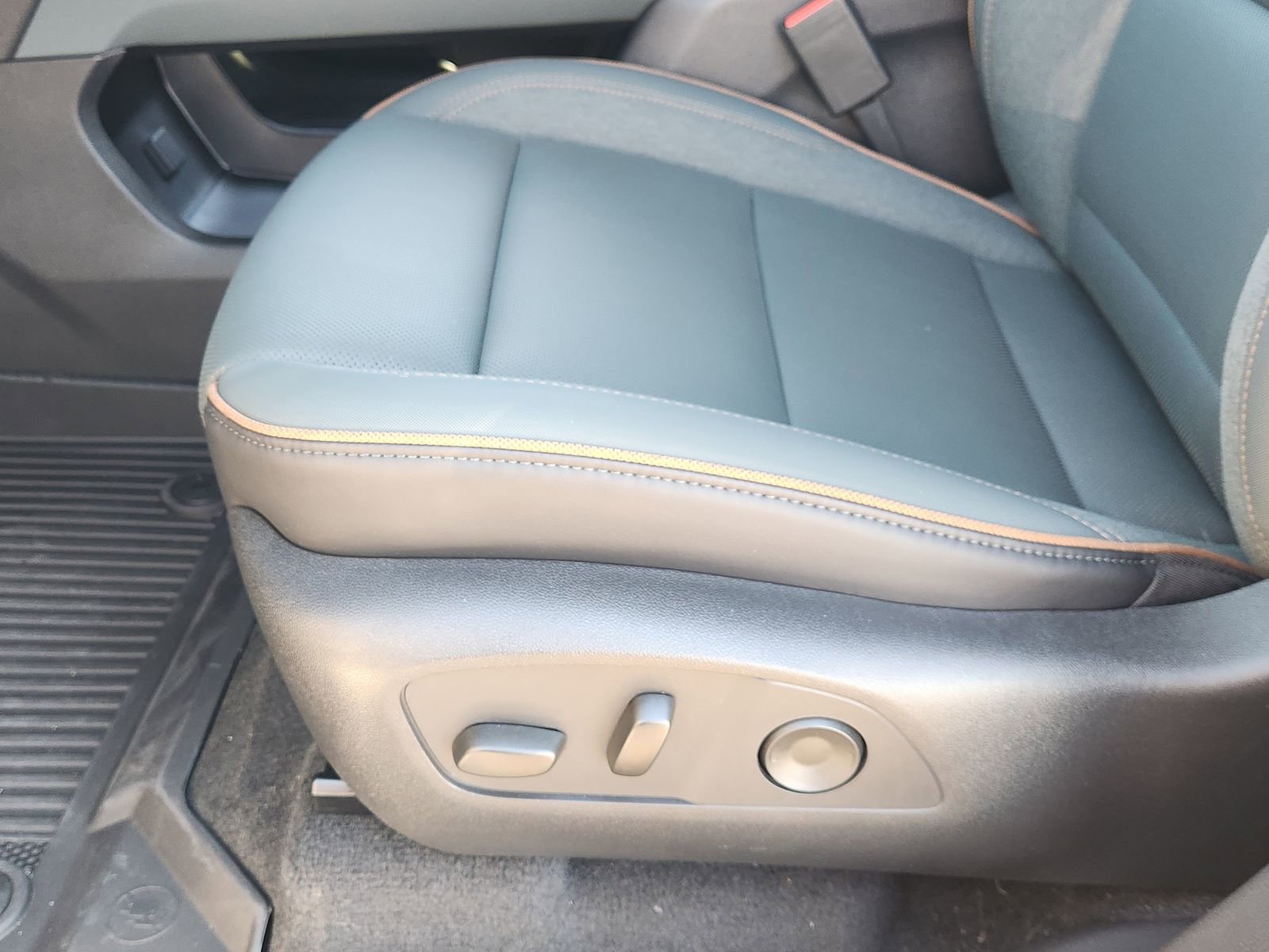 New 2026 GMC Acadia AT4 w/ Luxury Package image 27