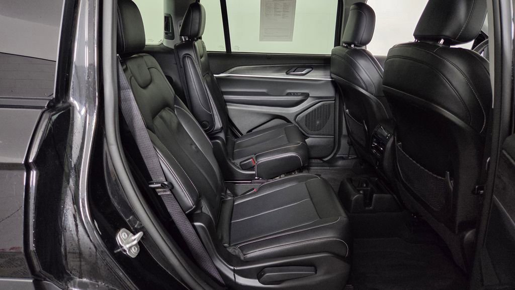 Used 2023 Jeep Grand Cherokee L Limited w/ Luxury Tech Group II AWD/4WD image 39