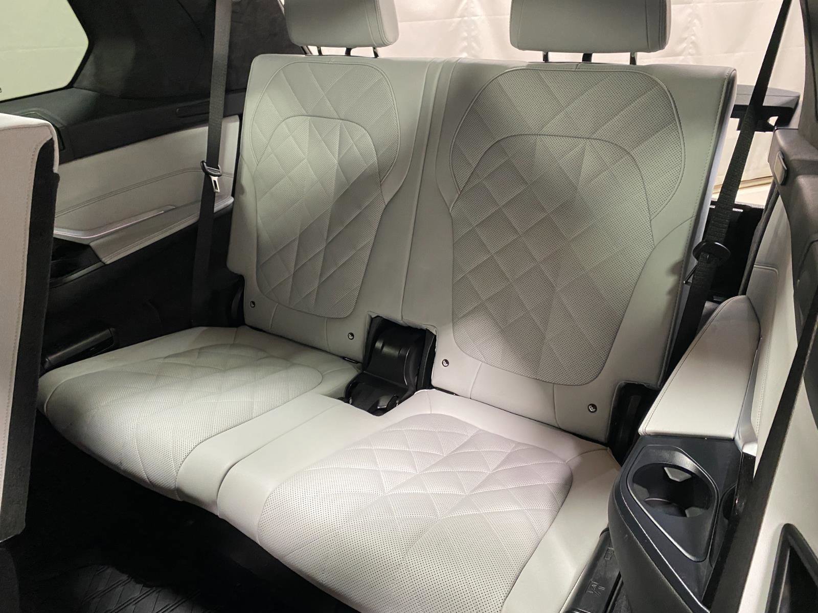 Certified 2025 BMW X7 xDrive40i w/ Premium Package image 18