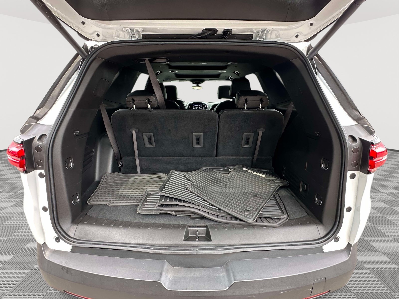 Used 2023 Chevrolet Traverse LT w/ LT Premium Package AWD/4WD image 35