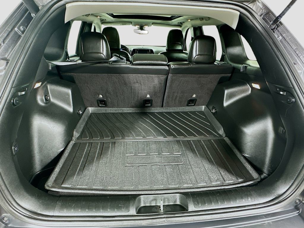 Used 2019 Jeep Cherokee Limited image 24