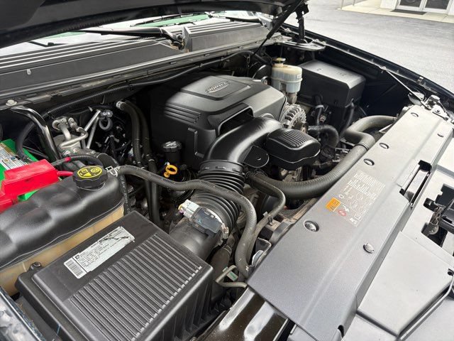 Used 2012 Chevrolet Suburban LT AWD/4WD image 35