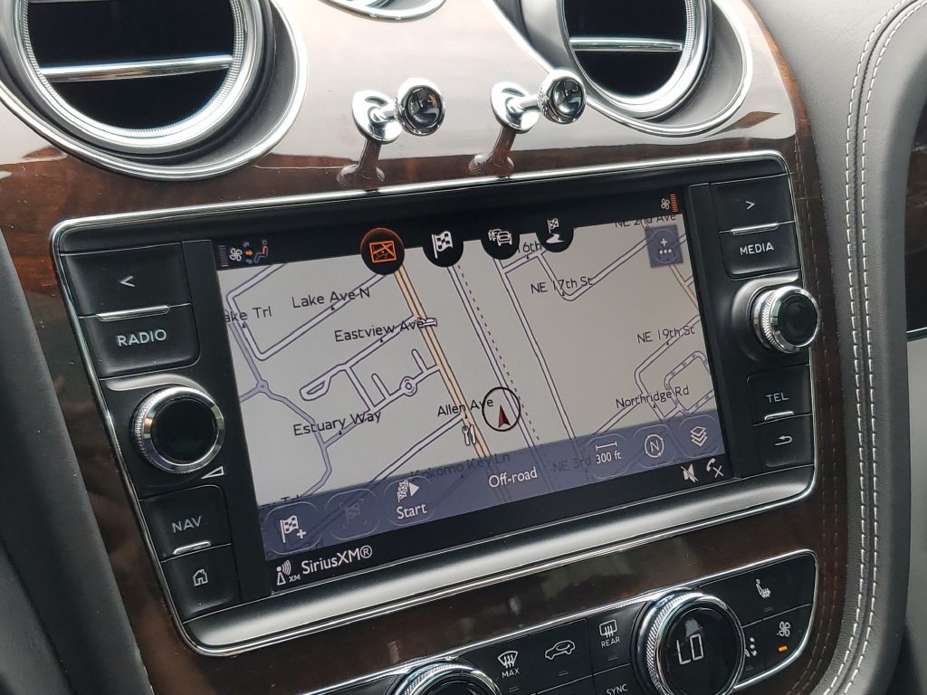 Used 2018 Bentley Bentayga AWD/4WD image 28