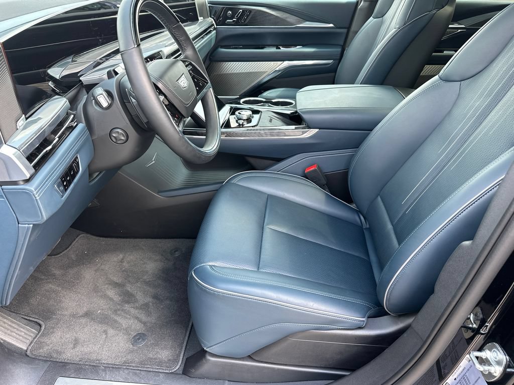 Certified 2025 Cadillac Escalade IQ Luxury 2 AWD/4WD image 9