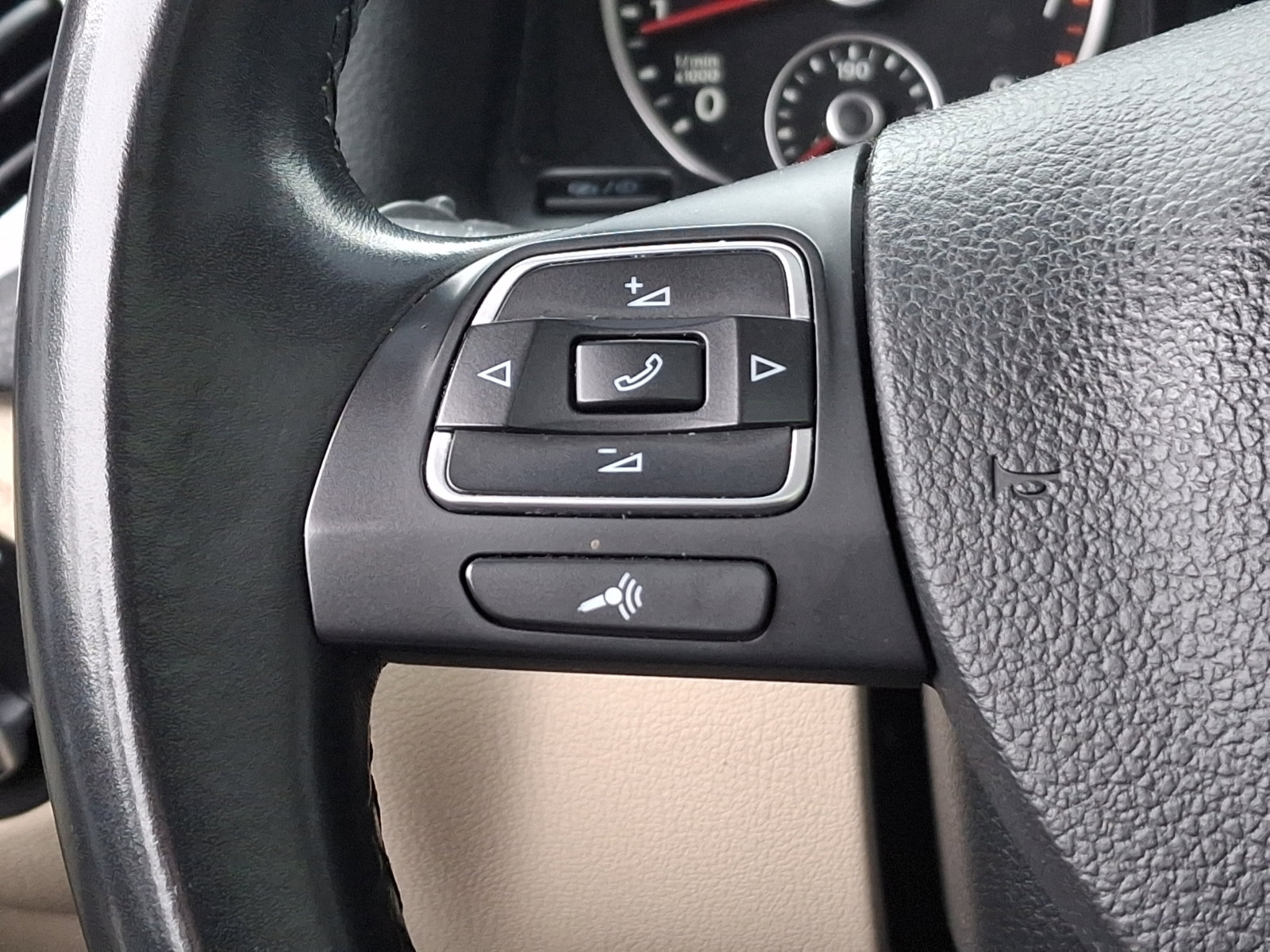 Used 2016 Volkswagen Tiguan SE image 20