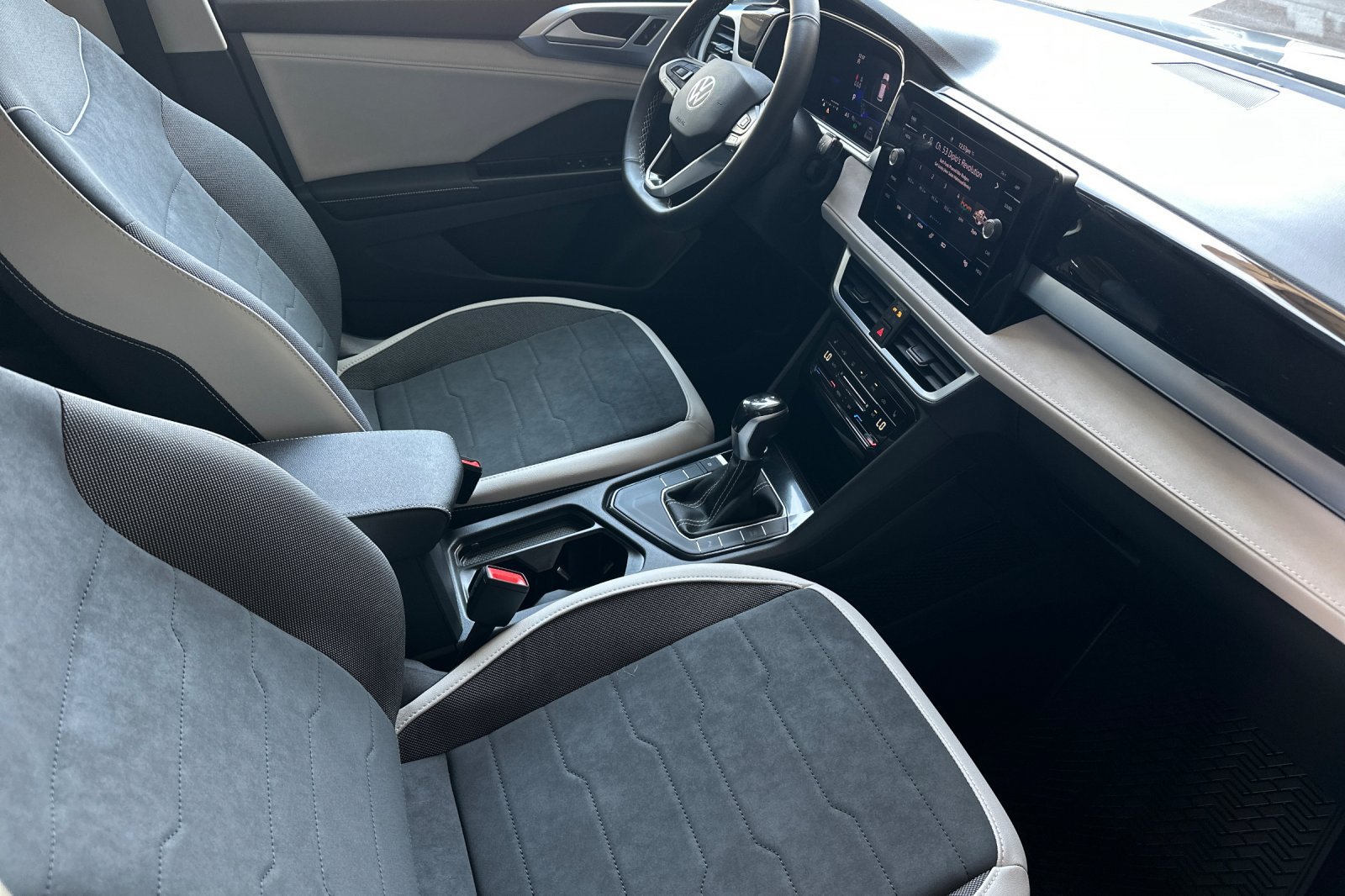 New 2027 Volkswagen Taos SE FWD image 14