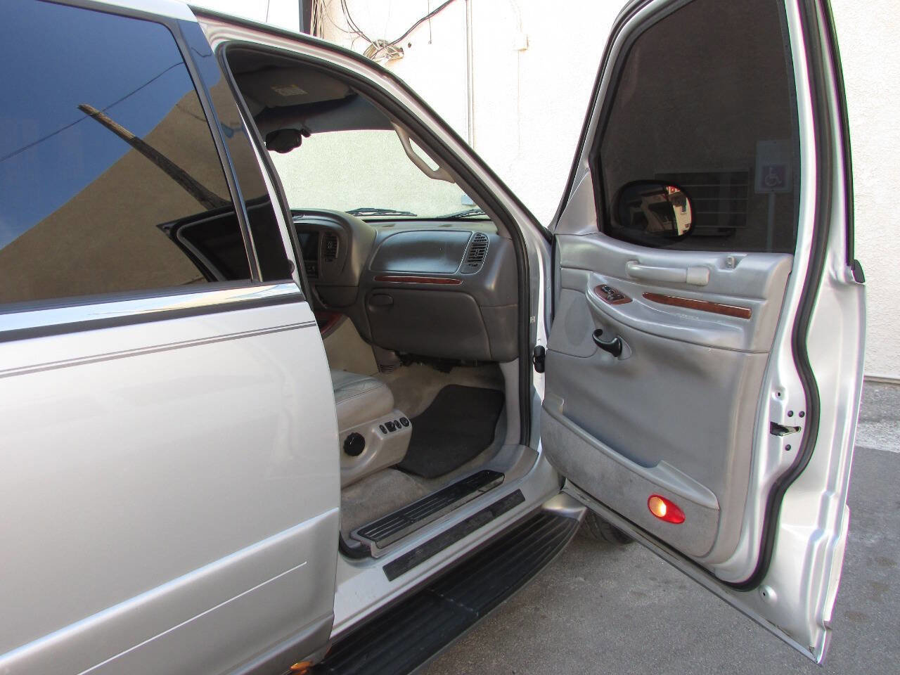 Used 2000 Lincoln Navigator 4WD image 14
