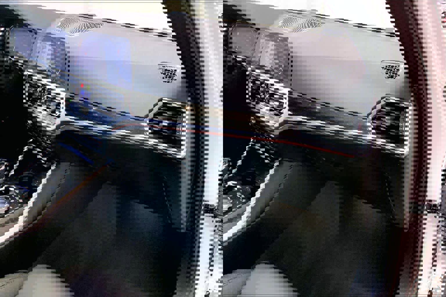 Used 2019 BMW 330i xDrive Sedan w/ Convenience Package image 18