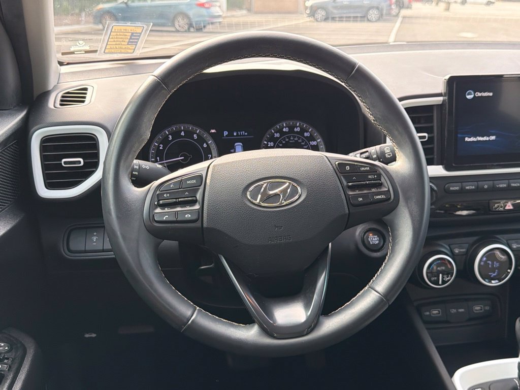 Used 2022 Hyundai Venue Limited FWD image 11