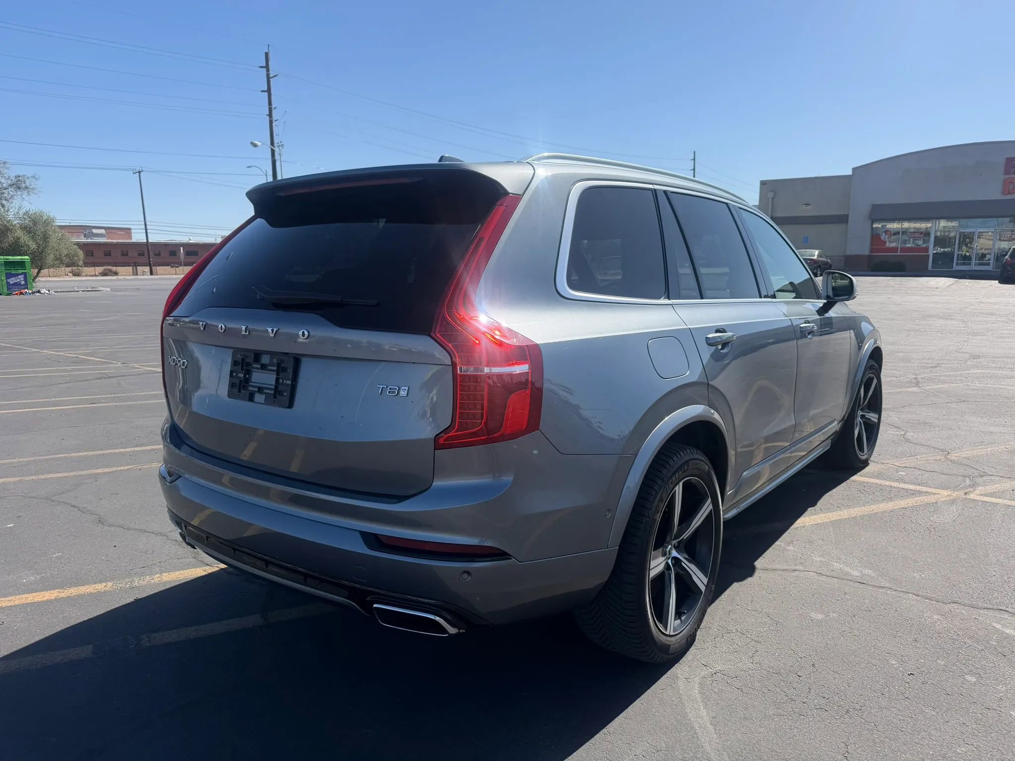 Used 2016 Volvo XC90 T8 R-Design w/ Vision Package AWD/4WD image 3