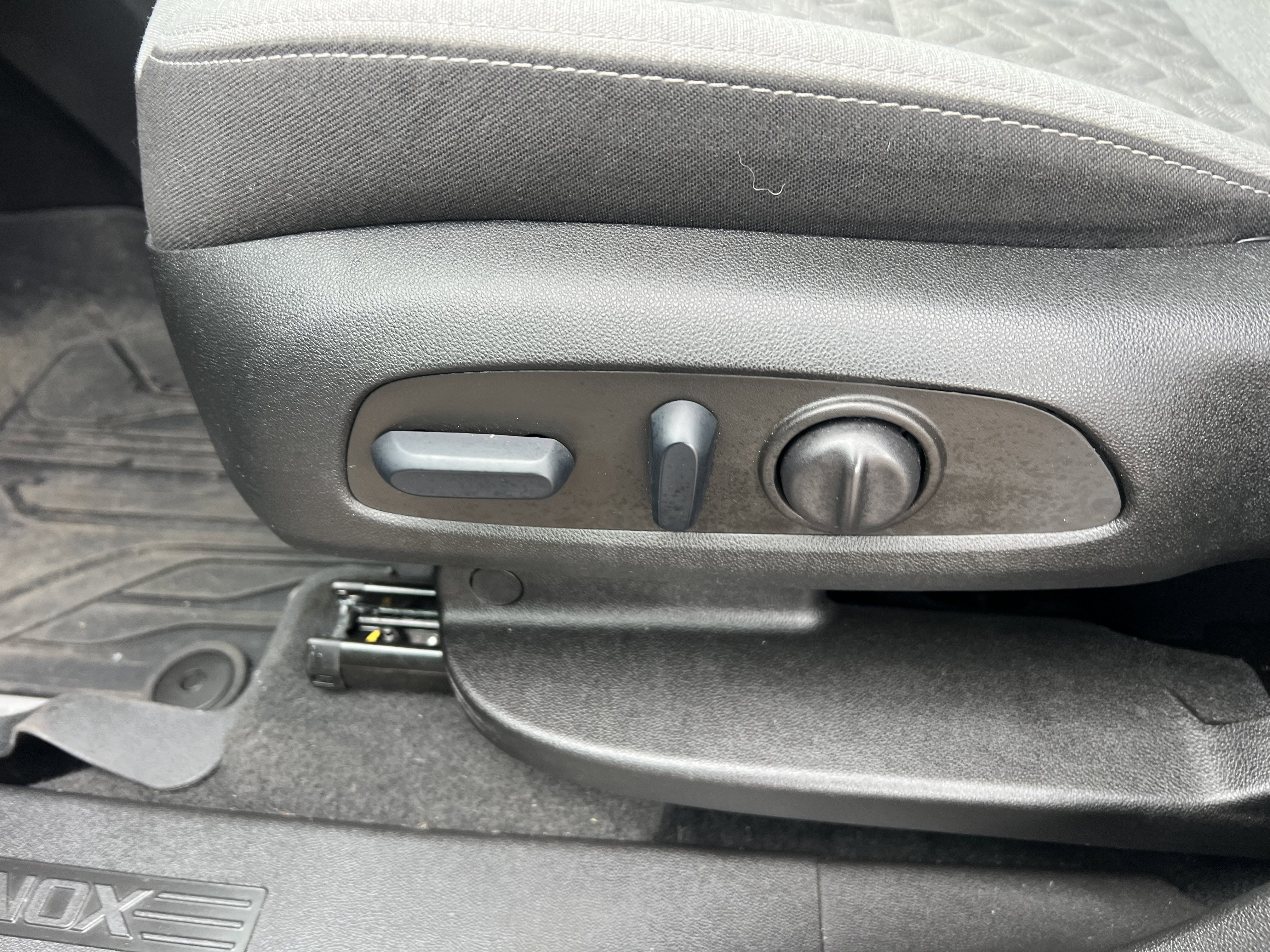 Used 2023 Chevrolet Equinox LT w/ LPO, Floor Liner Package image 18