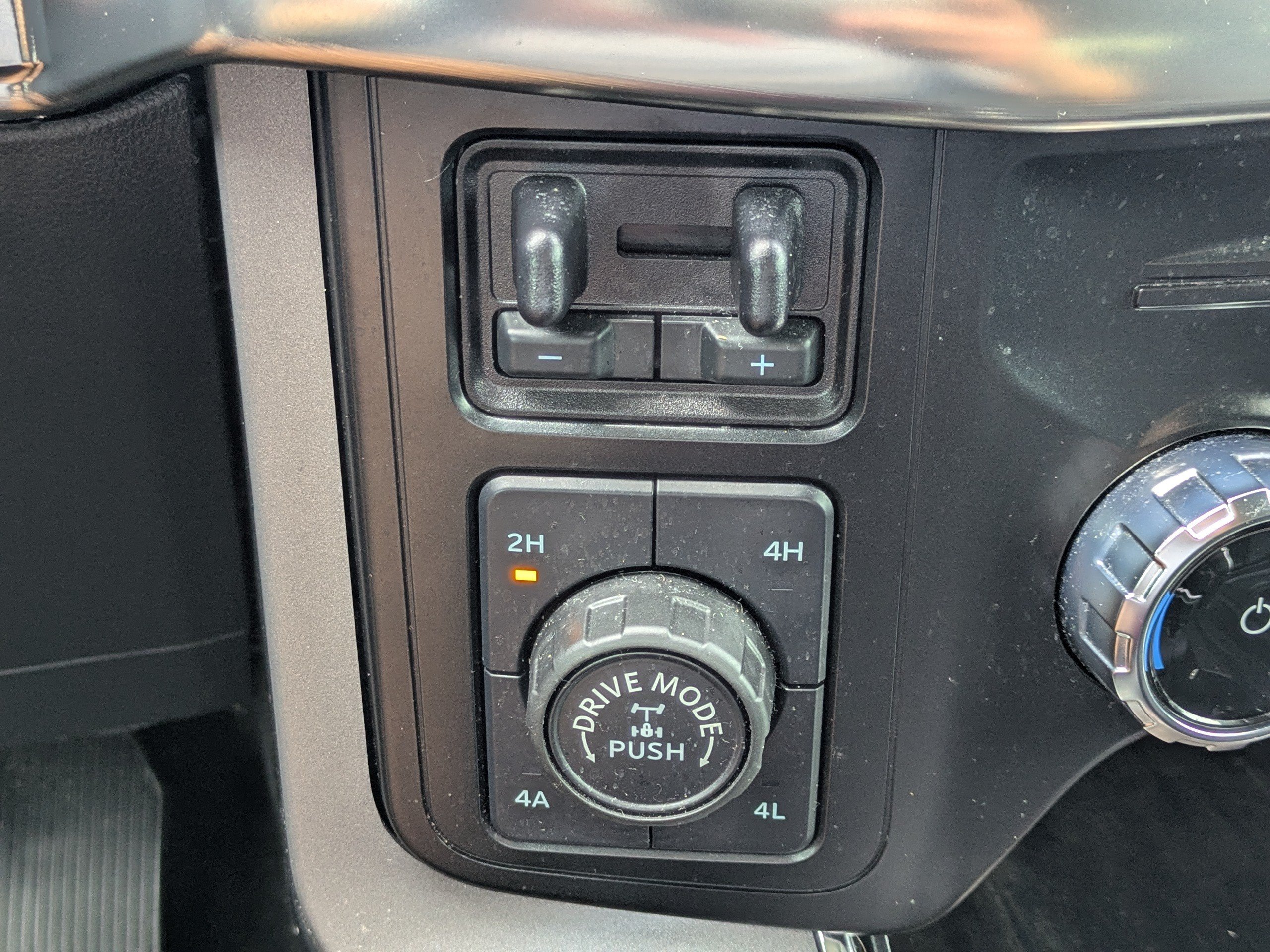 Used 2023 Ford F150 Lariat w/ Equipment Group 502A High AWD/4WD image 28