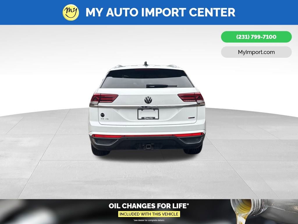 Used 2020 Volkswagen Atlas Cross Sport SE w/ Towing Package image 6