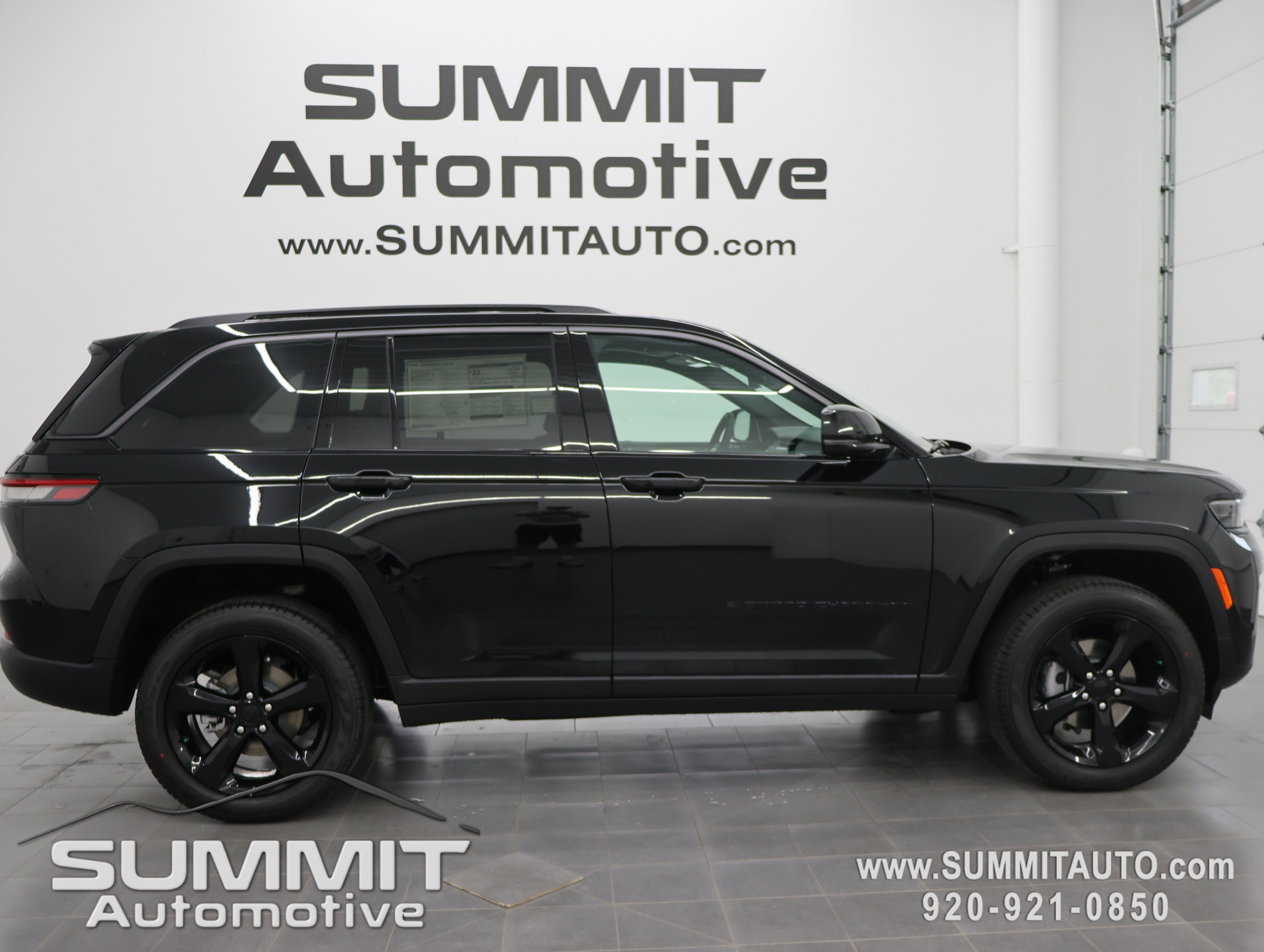 New 2026 Jeep Grand Cherokee Limited w/ Limited Altitude Package