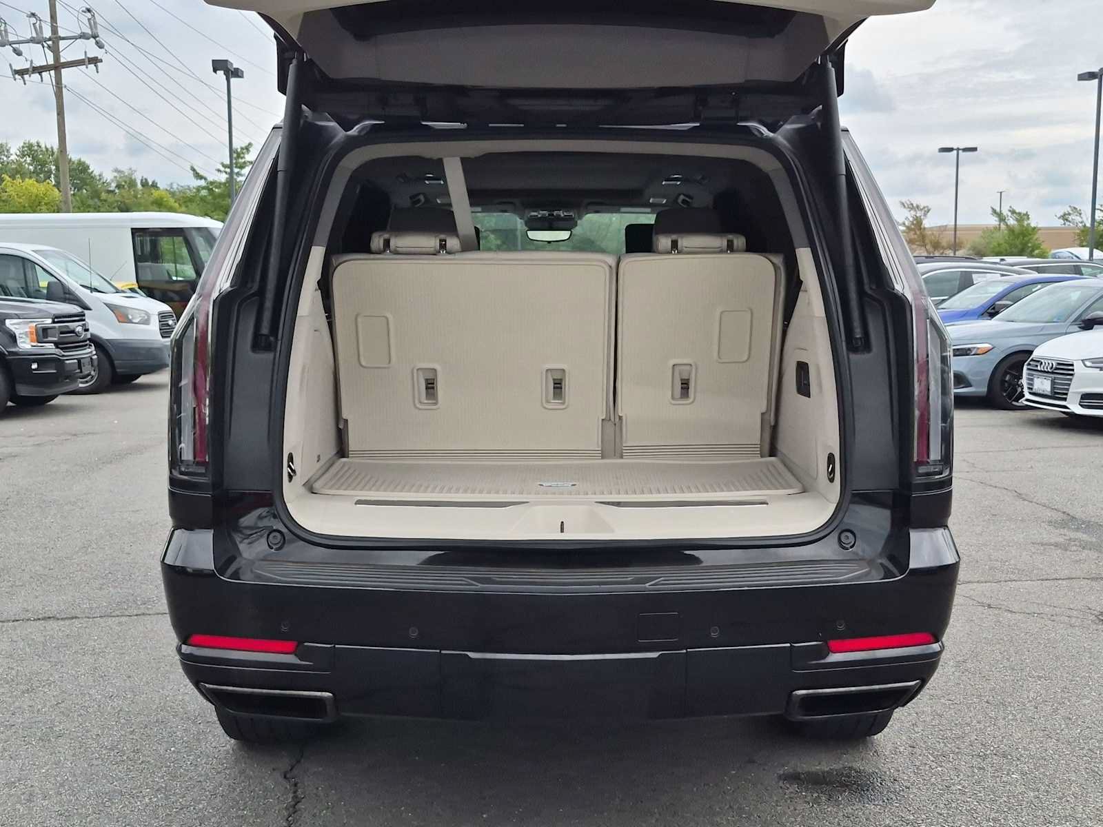 Used 2025 Cadillac Escalade Sport Platinum w/ LPO, ONYX Package AWD/4WD image 35