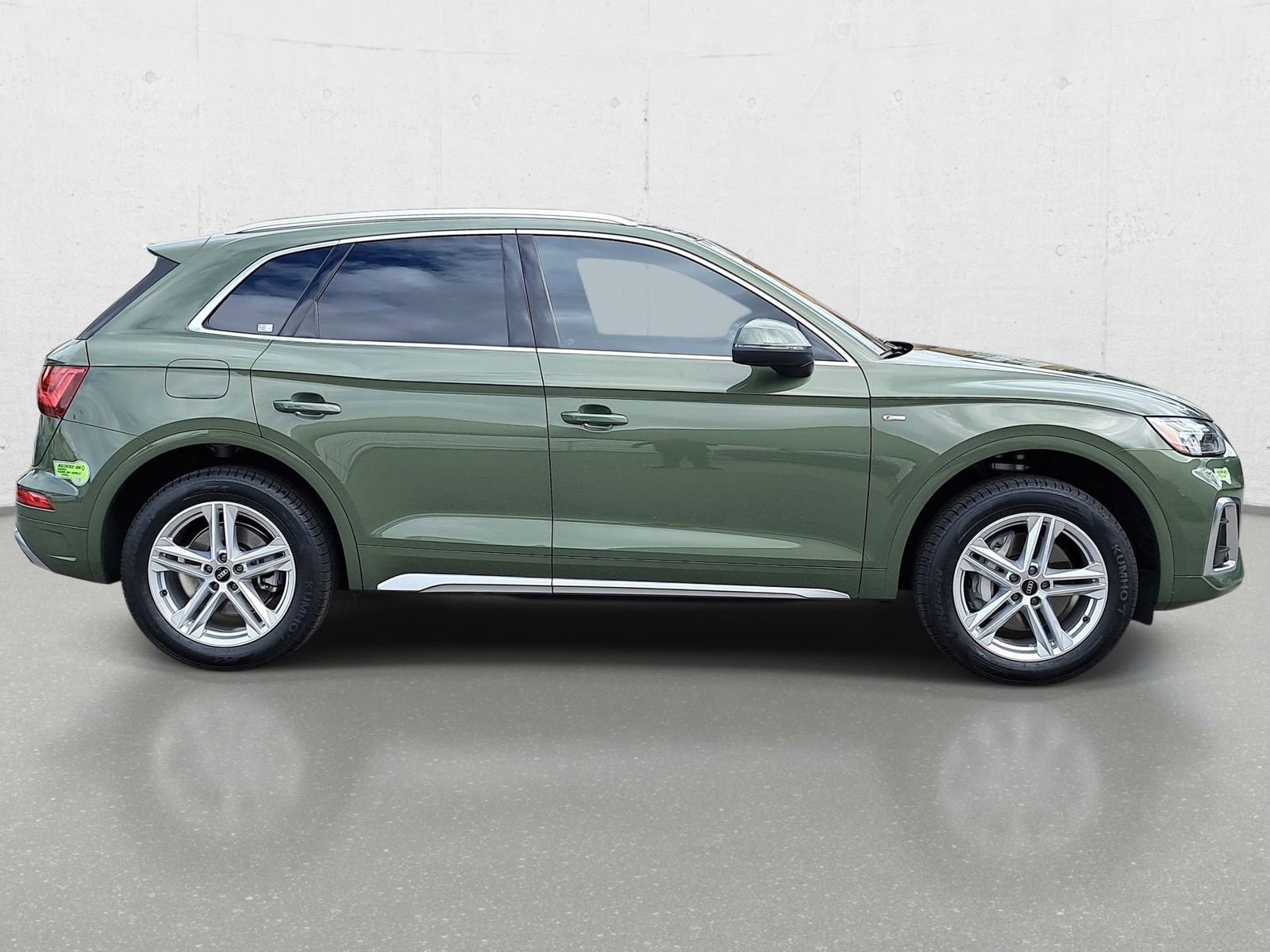 Used 2023 Audi Q5 e Premium w/ Convenience Package AWD/4WD image 4