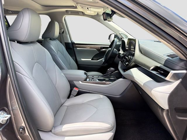 Used 2023 Toyota Highlander Limited AWD/4WD image 15