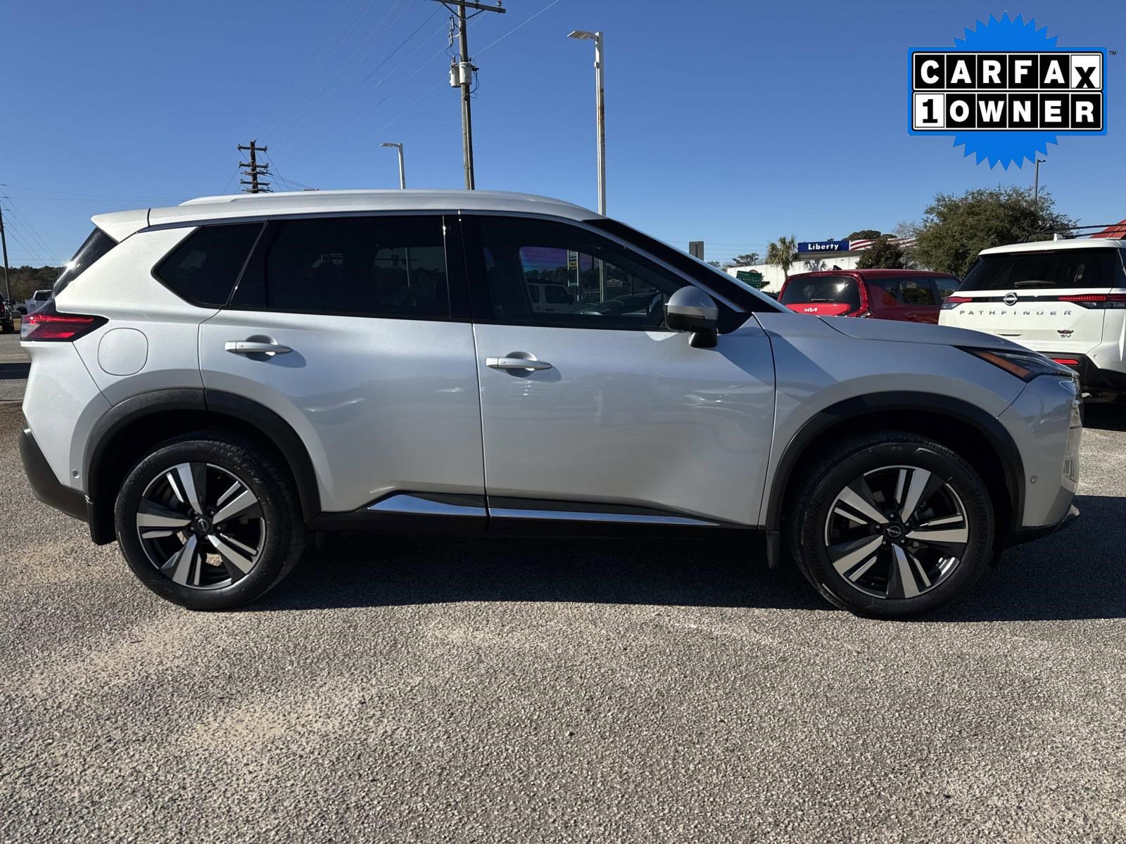 Used 2023 Nissan Rogue SL w/ SL Premium Package image 2