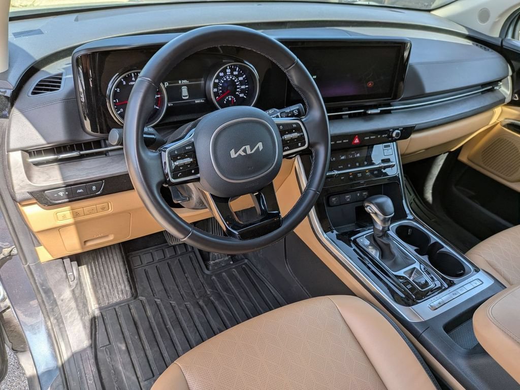 Used 2024 Kia Carnival EX FWD image 16