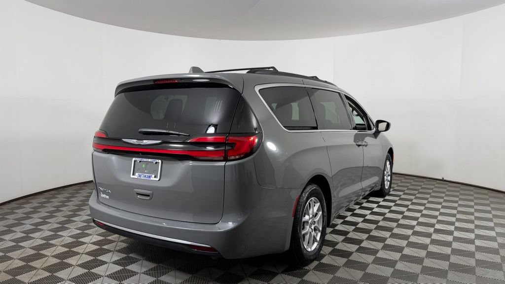 Used 2022 Chrysler Pacifica Touring-L FWD image 8