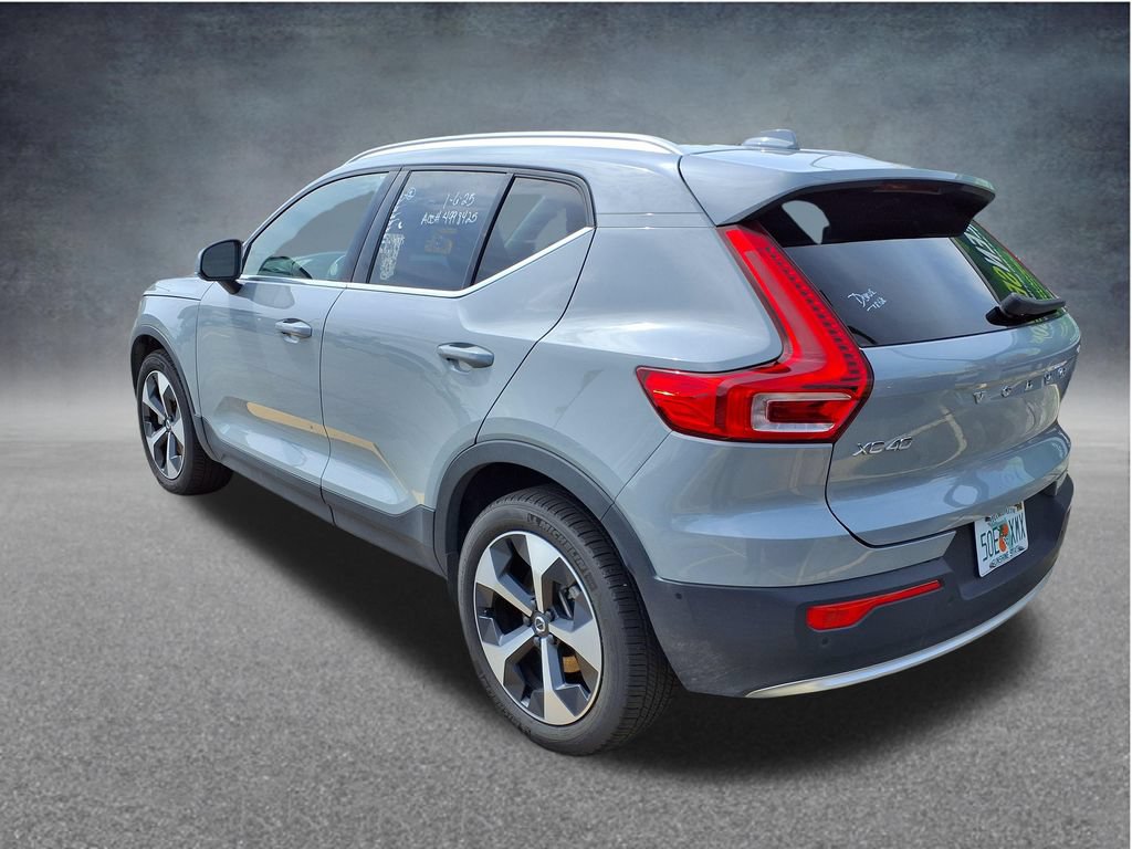 Used 2025 Volvo XC40 B5 Plus AWD/4WD image 9