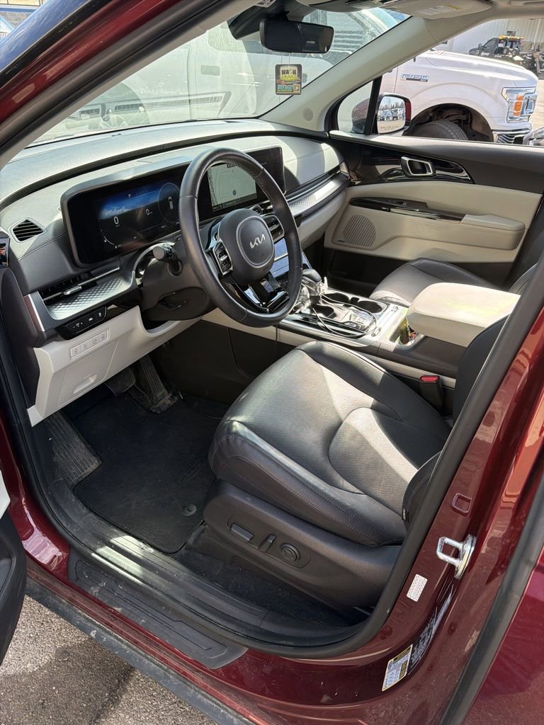 Used 2024 Kia Carnival SX Prestige image 6
