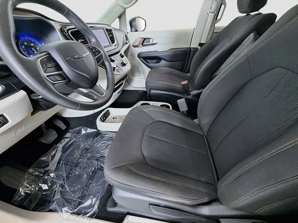 Used 2018 Chrysler Pacifica L FWD image 20