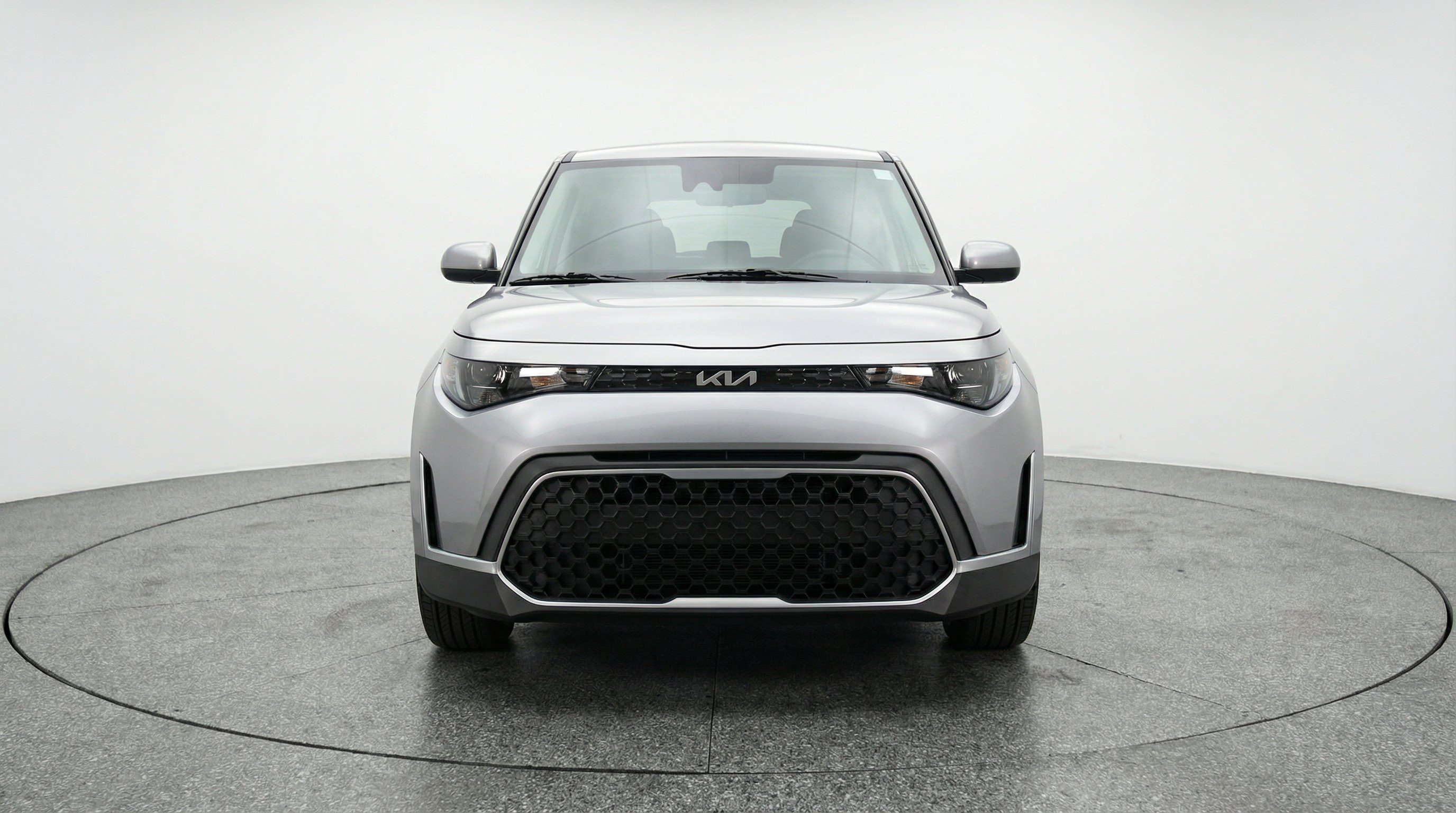 Used 2025 Kia Soul LX w/ LX Technology Package FWD image 2